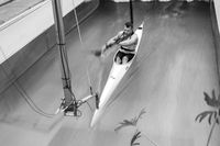 Max Lemke im Kajak auf dem Wasser beim Paddeltraining